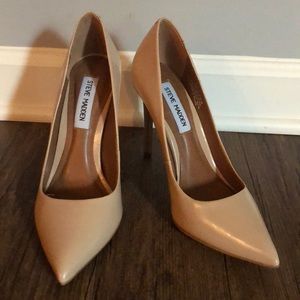 Steve Madden Beige Pumps